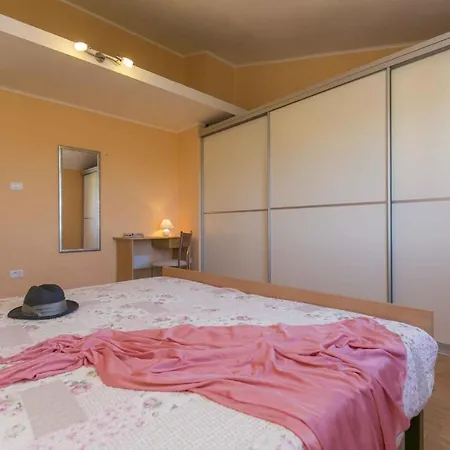 One-bedroom 1